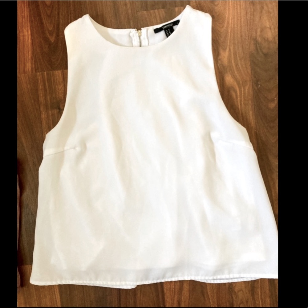 Bundle of Three Neutral Summer Tops - Picture 3 of 11